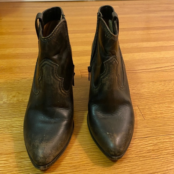 Frye ankle boots. Size 7. - Picture 4 of 6